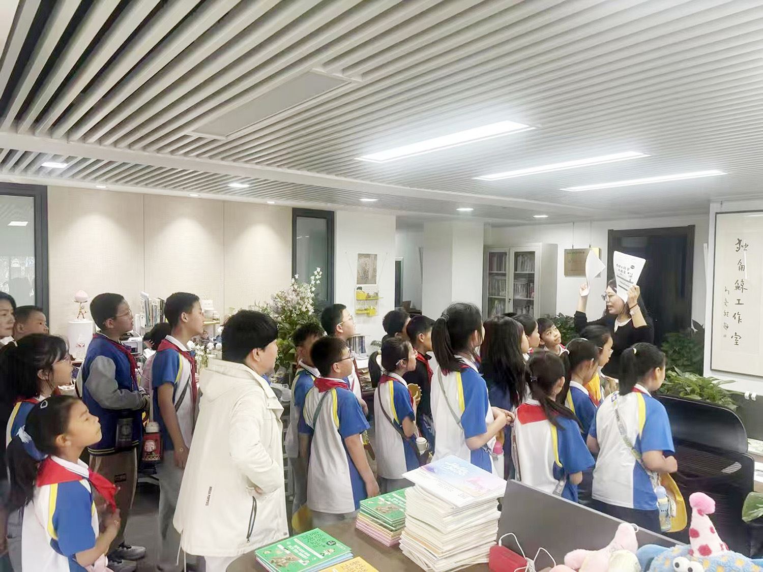 教育社开展“一本书的诞生——探秘出版流程，传承书香文脉”研学活动