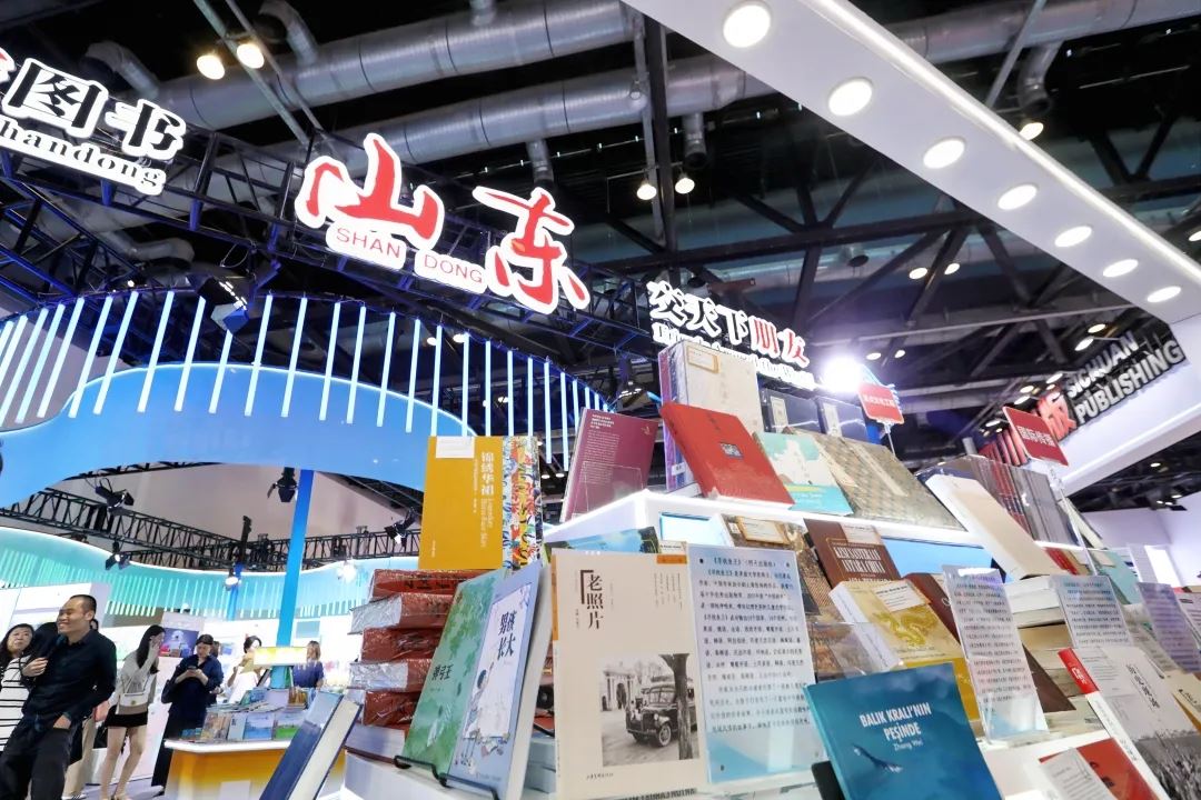 第32届北京国际图书博览会启幕  集团举行集体签约仪式