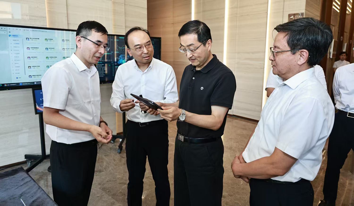山东省委副书记、济南市委书记刘强到集团调研